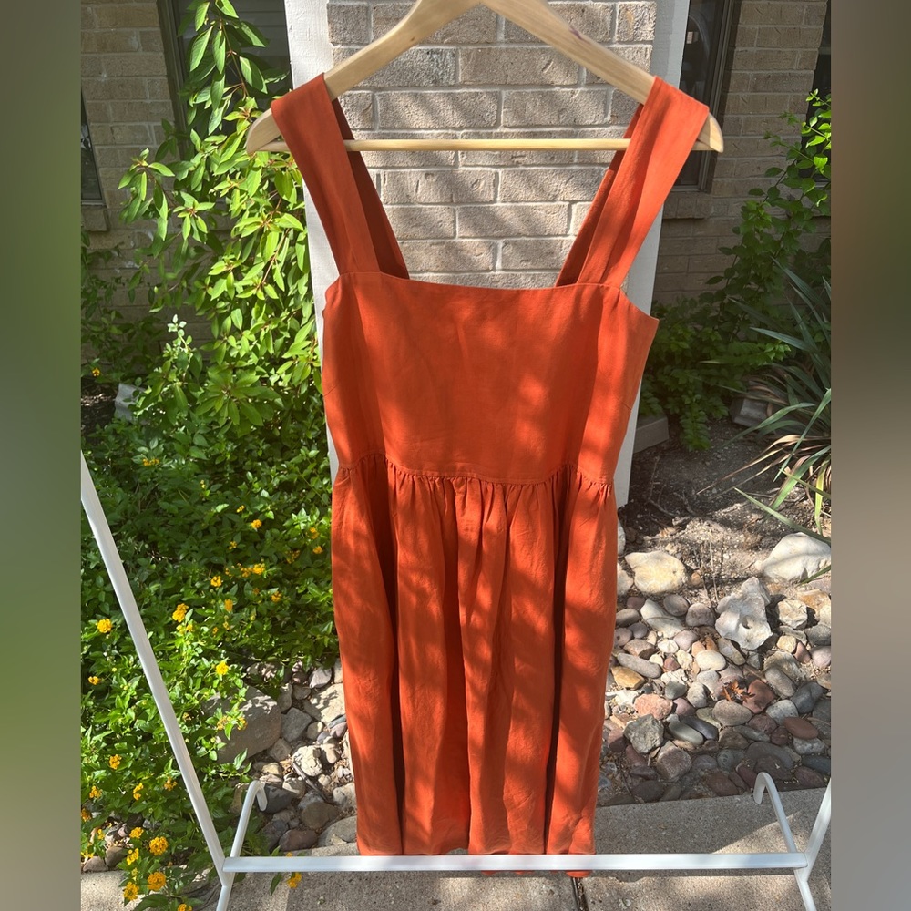 Uniqlo linen blend shirred orange dress with adjustable straps, size medium.